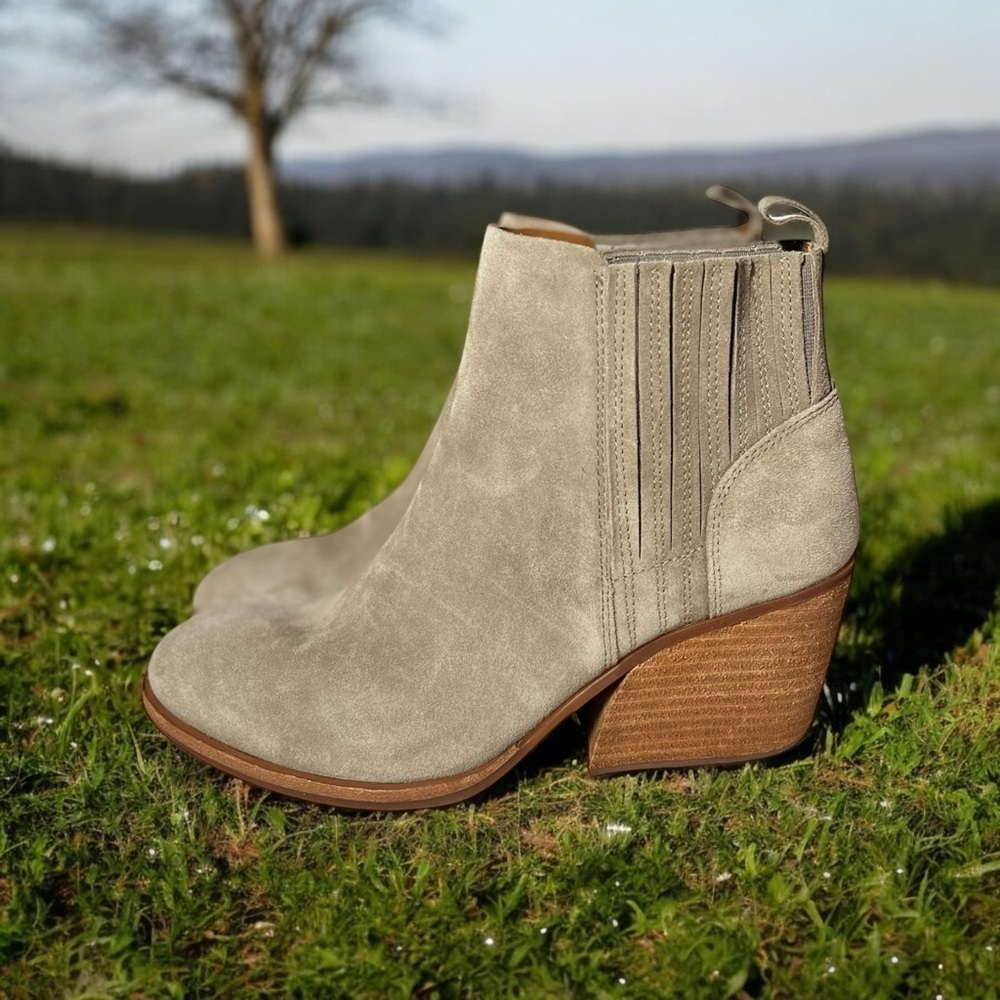 🌻NEW Kork-Ease Taupe Color Suede "Cinca" Ankle Boot / Bootie Women's Size 10